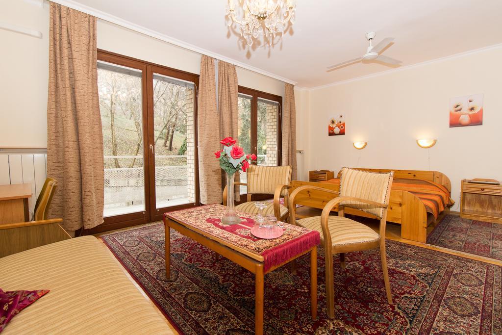 Bed & Breakfast Budavar 3*